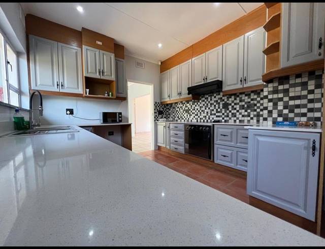 4 BEDROOM PROPERTY TO RENT IN LA LUCIA